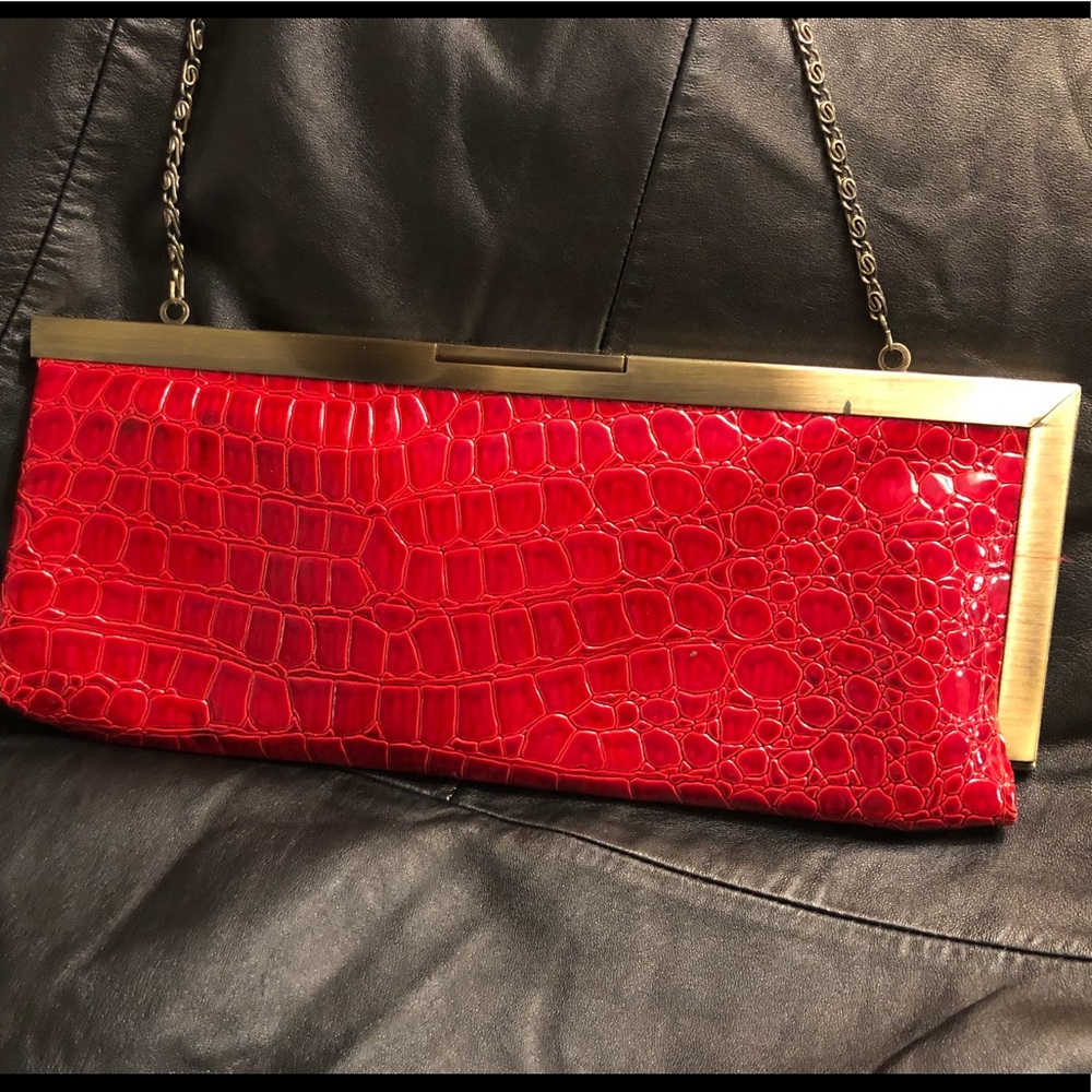 Jessica McClintock faux alligator purse in Red!❤️ Gold trim and chain strap